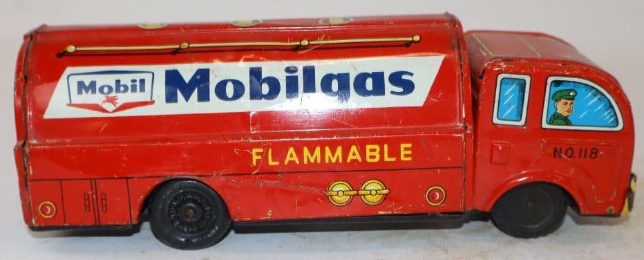 Mobil Gas Tin Litho Tanker Friction Semi Truck Toy (1 of 6)
