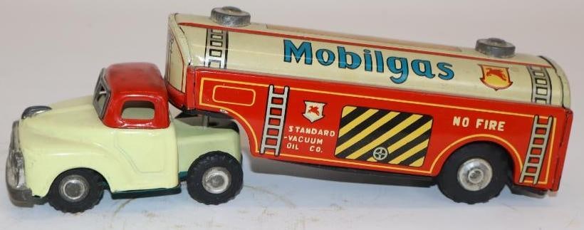 Mobil Gas Tin Litho Friction Toy Semi Truck (1 of 5)
