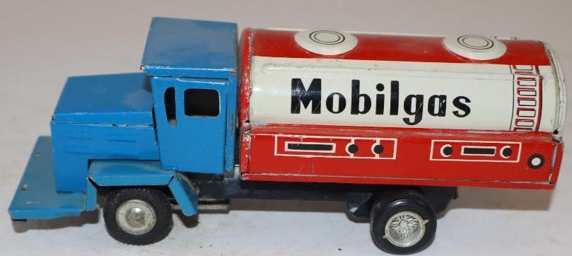 Mobil Gas Tin Litho Friction Motor Toy Tanker Truck (1 of 4)