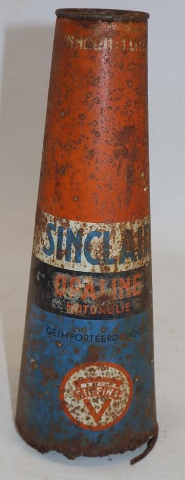 Sinclair Opalene One Liter Connocal Shaped Oil Can (1 of 3)