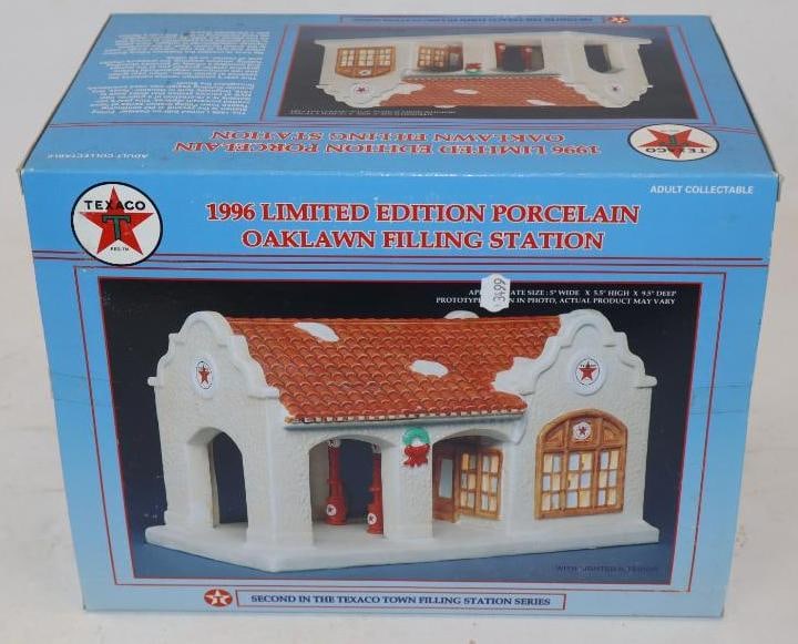1996 Painted Porcelain Light Up Texaco Town Filling Station In Original Box (1 of 2)