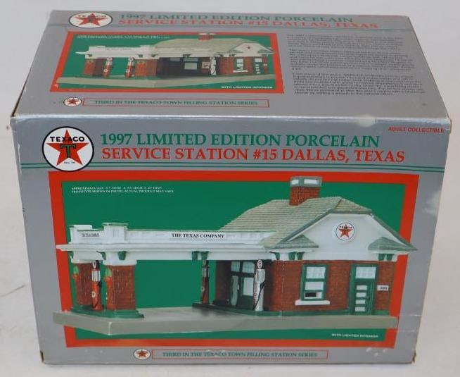 1997 Painted Porcelain Light Up Texaco Town Filling Station In Original Box (1 of 5)