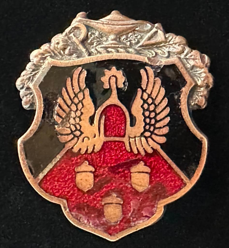 Oldsmobile Radiator Emblem: 1931 - 1932 Oldsmobile radiator emblem. This emblem has a Fox maker's mark and measures approximately 1.4" high by 1.2" wide.