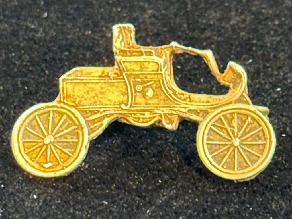 Oldsmobile Clasp Lapel Pin (1 of 2)
