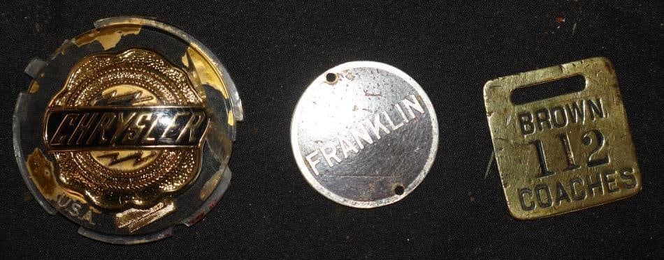 Group Of 3 Franklin Hub Emblem, Chrysler Horn Button & Brown Coaches Brass Tag: Largest Is 2x2