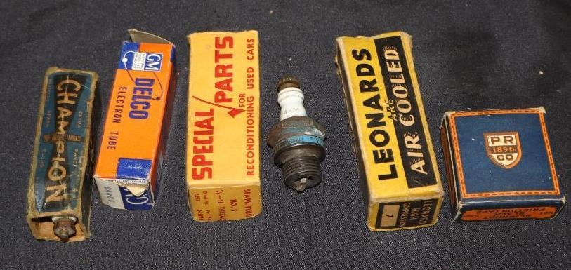 Group Of 6 Automobile Spark Plugs Electron Tube & Spliknot Tape In Original Boxes (1 of 3)