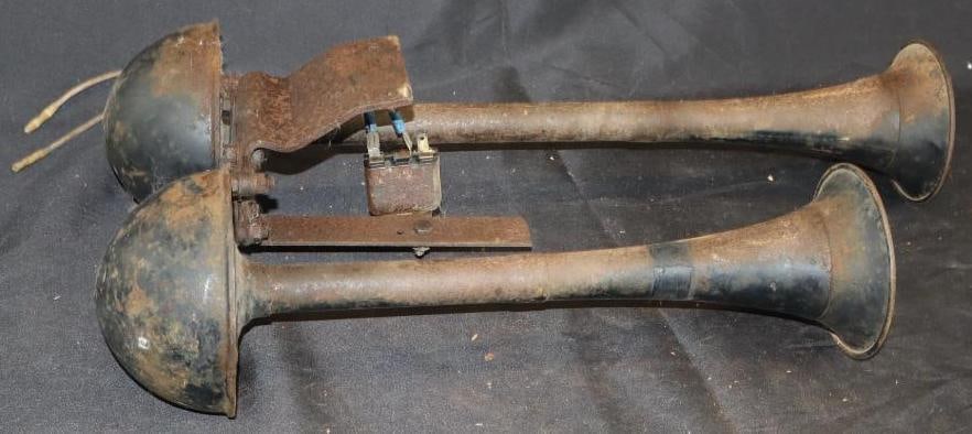1940's Automobile Set Of Trumpet Horns (1 of 5)