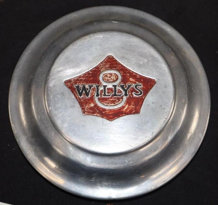 1931 Willys 8 Hubcap Wheel Cover (1 of 2)