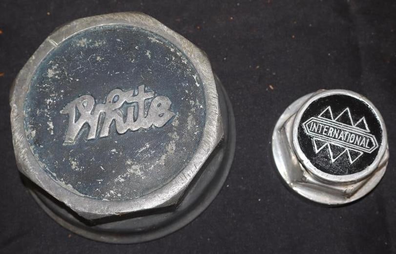 Group Of 2 White & International Threaded Truck Hubcaps: Sizes Are 4.5 & 2.5