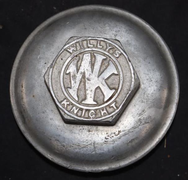 Willys Knight Threaded Automobile Hubcap (1 of 2)