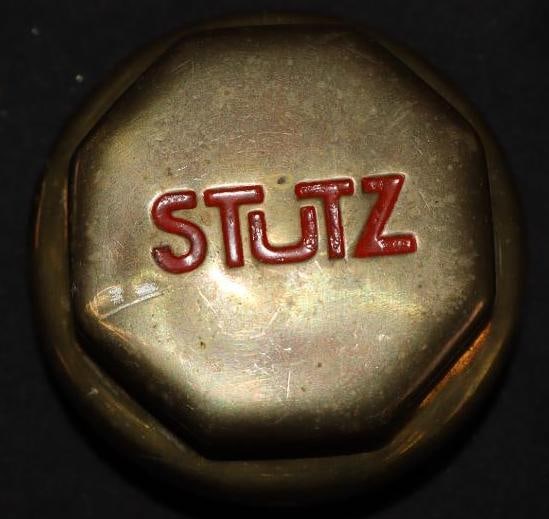 Stutz Threaded Automobile Hubcap (1 of 2)