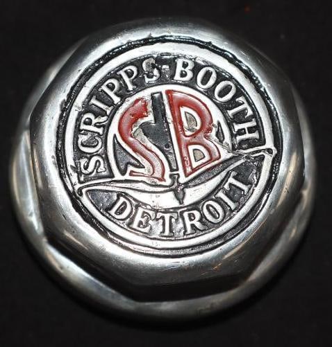 Scripps-Booth Threaded Automobile Hubcap: 2.75