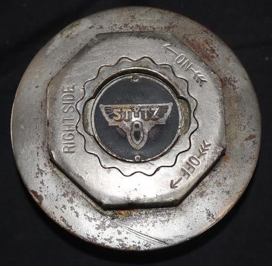 Stutz 8 Threaded Automobile Hubcap (1 of 2)
