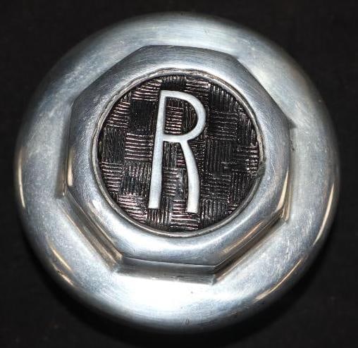 Rollin Threaded Automobile Hubcap (1 of 2)