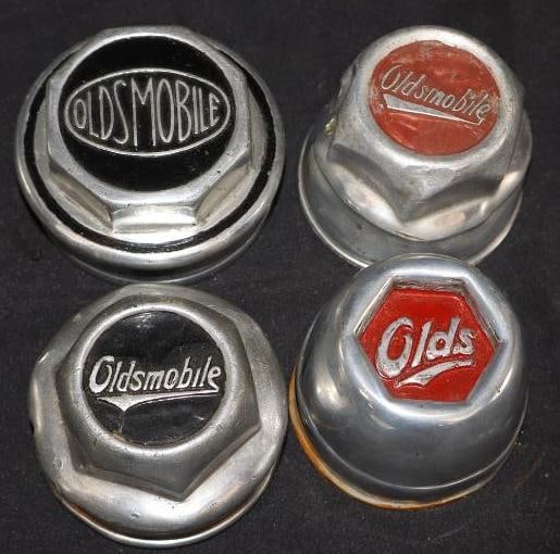 Group Of 4 Oldsmobile Threaded Automobile Hubcaps (1 of 2)