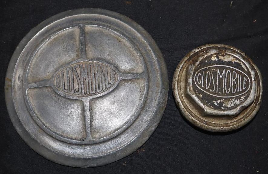 Group Of 2 Oldsmobile Threaded Automobile Hubcaps (1 of 2)