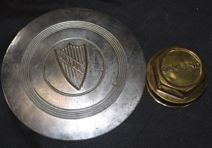 Group Of 2 Oakland Threaded Automobile Hubcap & Wheel Cover (1 of 2)