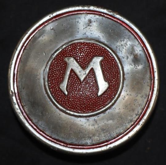 Morris Threaded Automobile Hubcap (1 of 2)