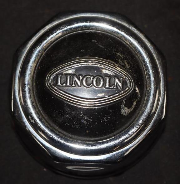 Lincoln Threaded Automobile Hubcap (1 of 2)