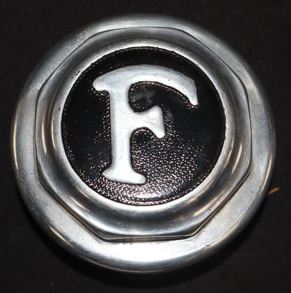 Fargo Detroit Truck Threaded Automobile Hubcap (1 of 2)