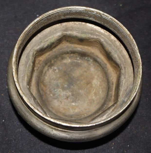 Haynes Threaded Automobile Hubcap - 2