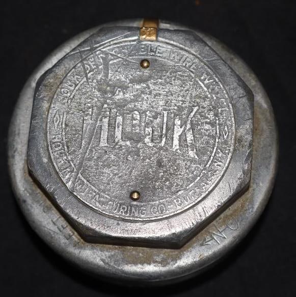 Houk Wire Wheel Threaded Automobile Hubcap (1 of 2)