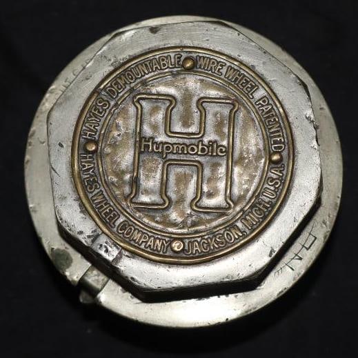 Hup Mobile Threaded Automobile Hubcaps: 3