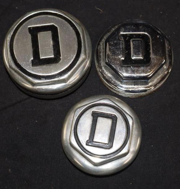 Group O 3 Durant Threaded Automobile Hubcaps (1 of 2)