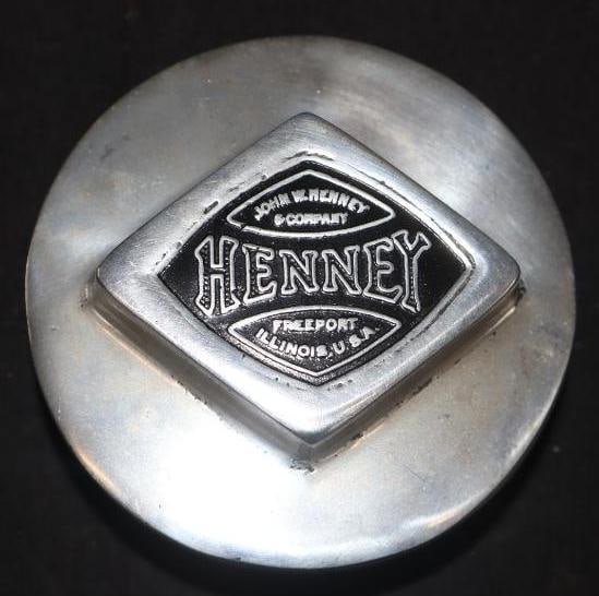 Henney Threaded Automobile Hubcap (1 of 3)