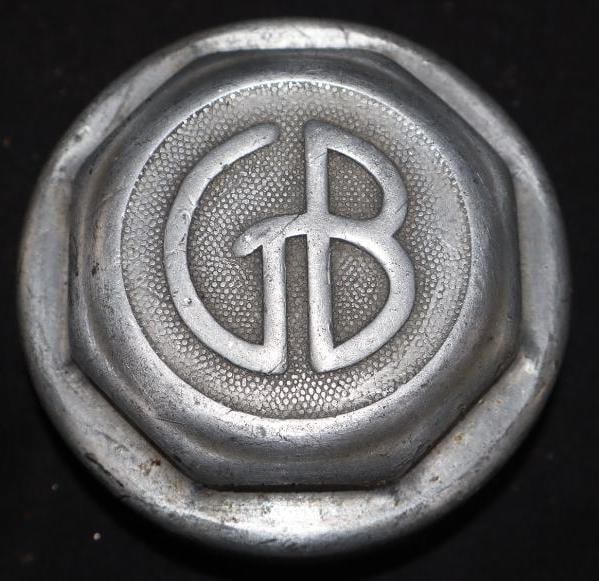 Graham Brothers Threaded Automobile Hubcap (1 of 2)