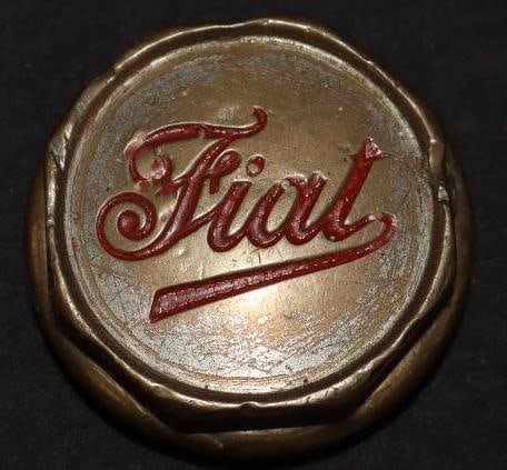 Fiat Threaded Automobile Hubcap (1 of 2)