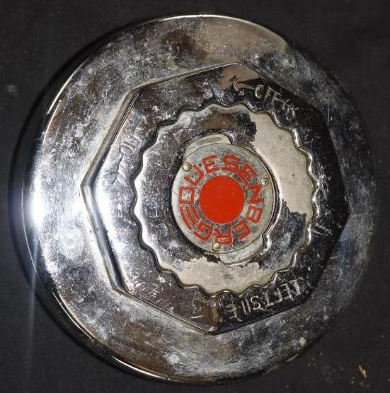 Duesenberg Threaded Automobile Hubcap (1 of 2)