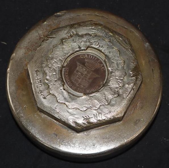 Cadillac Threaded Automobile Hubcap (1 of 2)