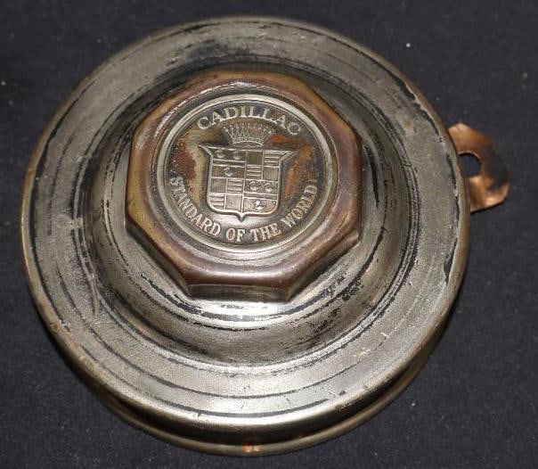 Cadillac Threaded Automobile Hubcap (1 of 2)