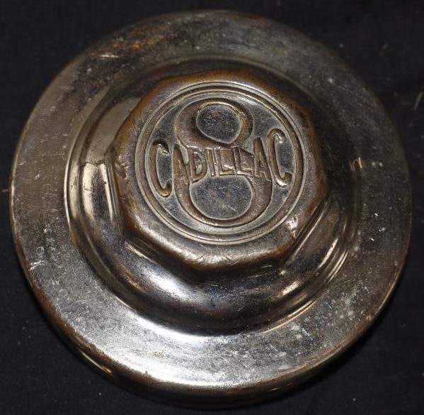 Cadillac 8 Threaded Automobile Hubcap (1 of 2)