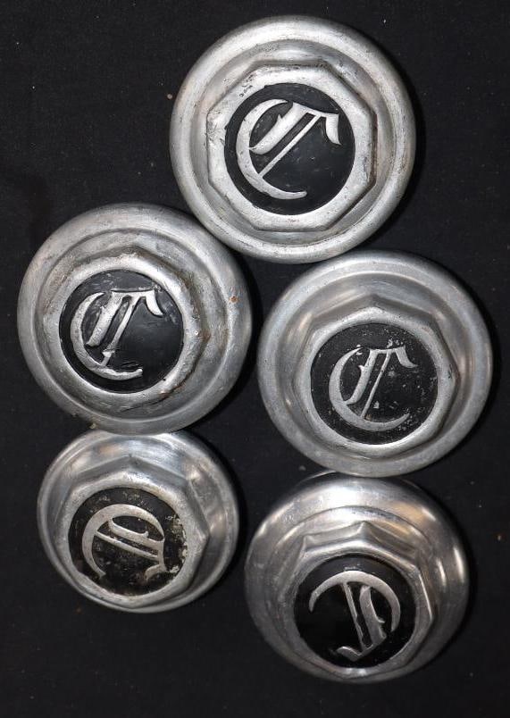 Group Of 5 Chrysler Threaded Automobile Hubcaps (1 of 2)