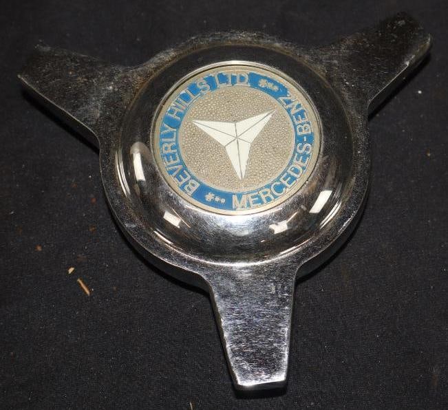 Mercedes Benz Threaded Automobile Hubcap (1 of 2)