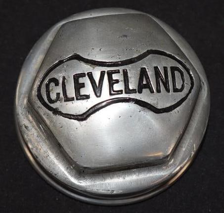 Cleveland Threaded Automobile Hubcap (1 of 2)