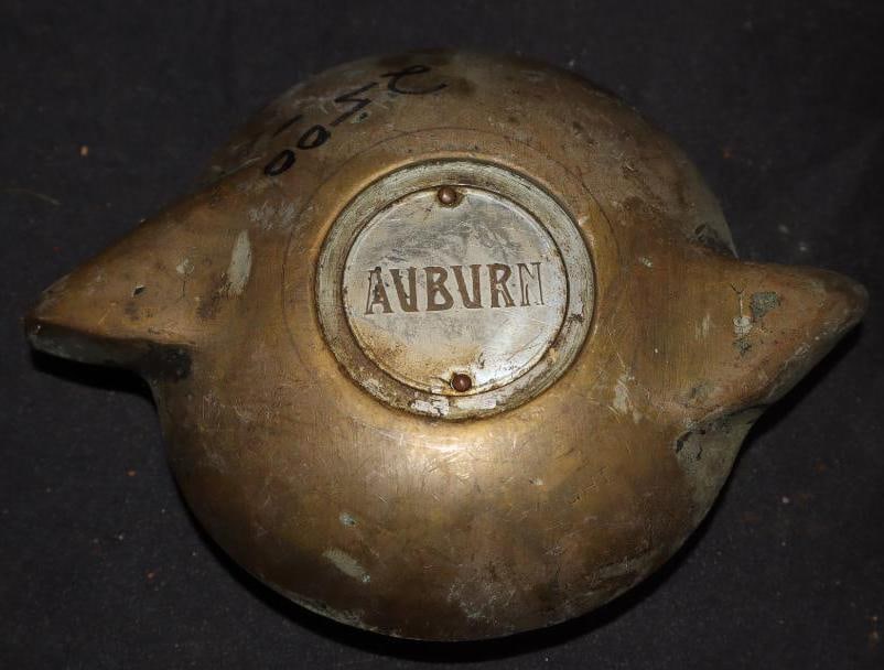 Auburn Threaded Automobile Hubcap: 3.5