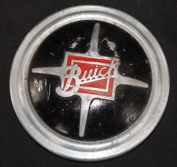 Buick Threaded Automobile Hubcap (1 of 2)