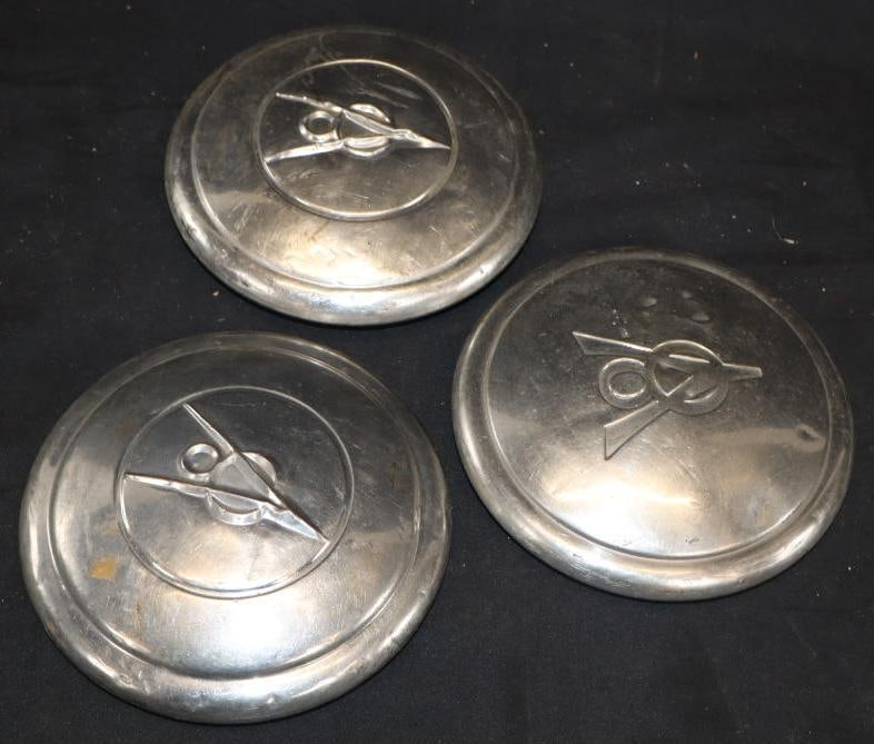 Group Of 3 1930's Ford V8 Hubcaps (1 of 2)
