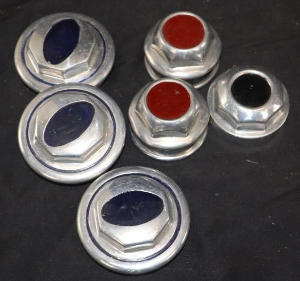Group Of 6 Unbranded After Market Threaded Automobile Hubcaps (1 of 2)