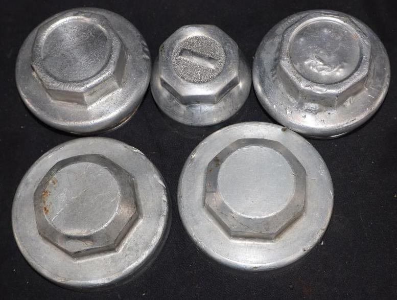 Group Of 5 Unbranded Threaded Automobile Hubcaps (1 of 2)