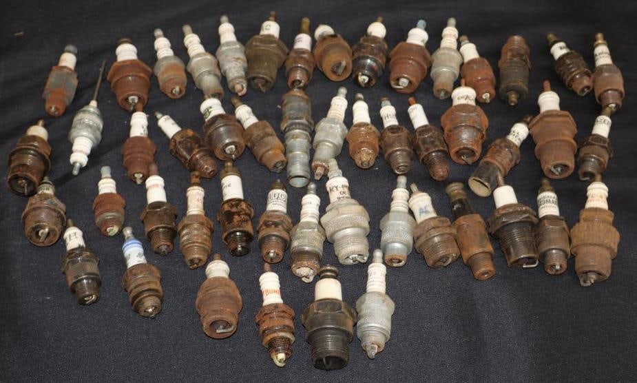Group Of 50 Early Automobile Spark Plugs (1 of 13)