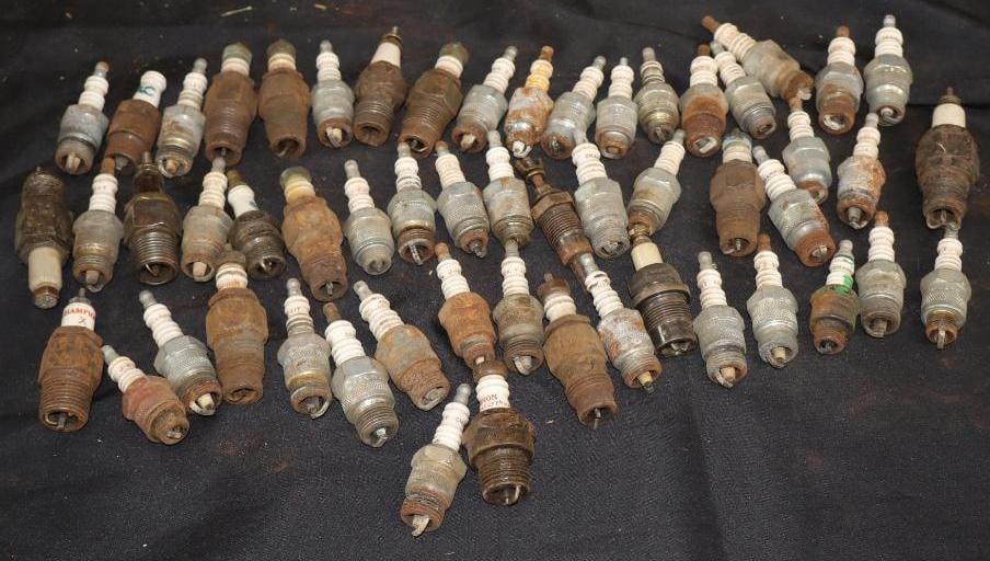 Group Of 55 Early Automobile Spark Plugs (1 of 13)