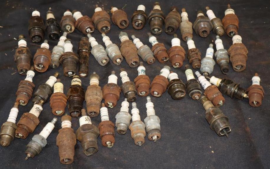 Group Of 52 Early Automobile Spark Plugs (1 of 15)