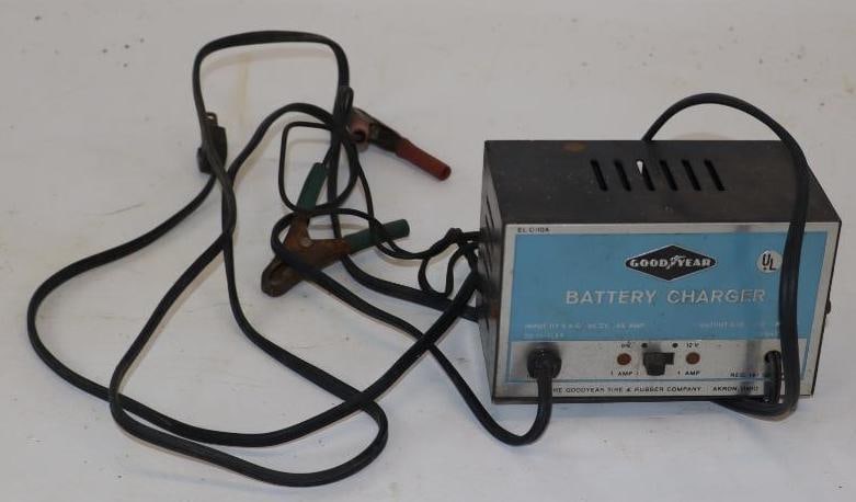 Goodyear Nine Amp Advertising Battery Charger (1 of 4)