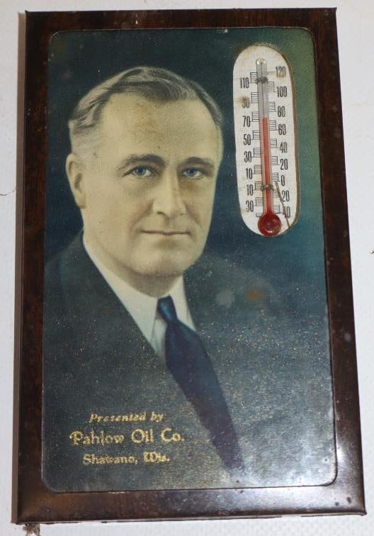Pahlow Oil Company Advertising Thermometer: 3.25" x 5.25" Thermometer is working