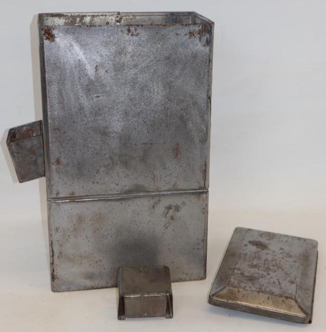 Service Station Windshield Washer Towel Cabinet (1 of 9)