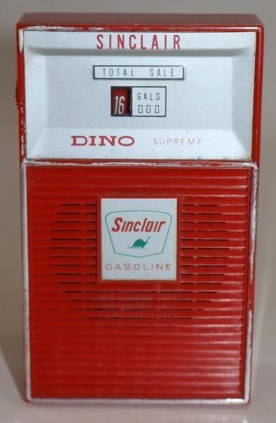 Sinclair Gasoline Gas Pump Shaped Transistor Radio (1 of 3)